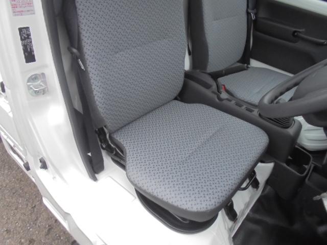 キャリイトラック KCエアコン・パワステ 届出済未使用車 デユアルカメラブレーキサポート パートタイム4WD フロア5速ミッション エアコン パワステ パワーウインドウ エア-バッグ 純正キーレス オートライト パーキングセンサー 新車保証書(16枚目)