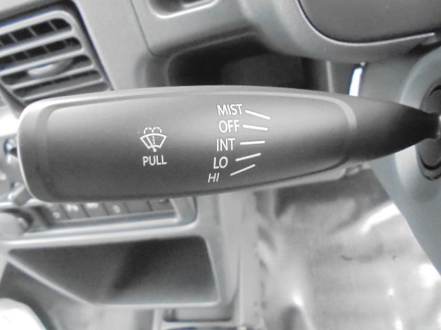 キャリイトラック KCエアコン・パワステ 届出済未使用車 デユアルカメラブレーキサポート パートタイム4WD フロア5速ミッション エアコン パワステ パワーウインドウ エア-バッグ 純正キーレス オートライト パーキングセンサー 新車保証書(19枚目)