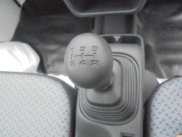 キャリイトラック KCエアコン・パワステ 届出済未使用車 デユアルカメラブレーキサポート パートタイム4WD フロア5速ミッション エアコン パワステ パワーウインドウ エア-バッグ 純正キーレス オートライト パーキングセンサー 新車保証書(23枚目)