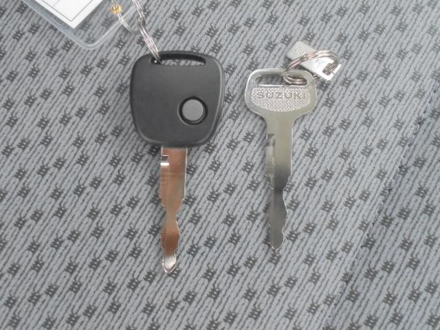 キャリイトラック KCエアコン・パワステ 届出済未使用車 デユアルカメラブレーキサポート パートタイム4WD フロア5速ミッション エアコン パワステ パワーウインドウ エア-バッグ 純正キーレス オートライト パーキングセンサー 新車保証書(25枚目)