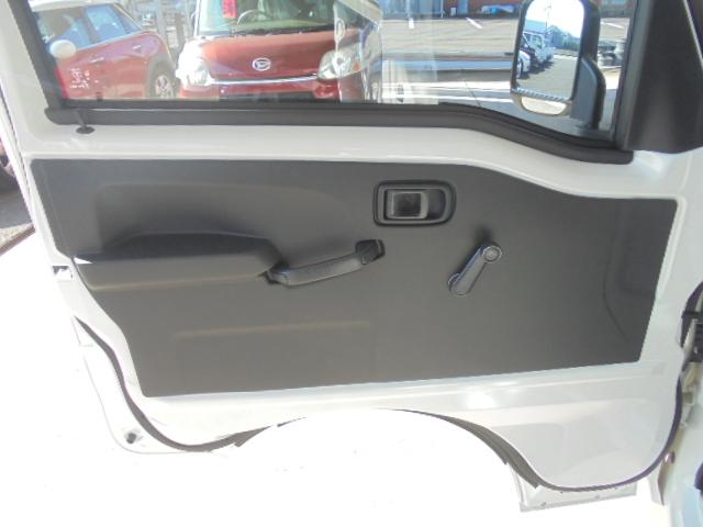 ハイゼットトラック スタンダード 2WD フロア5速ミッション 衝突被害軽減ブレーキ エアコンパワステ エア-バッグ ABS オートライト パーキングセンサー FMAMラジオ 新車保証書・取説 室内ルームクリーニング済(4枚目)