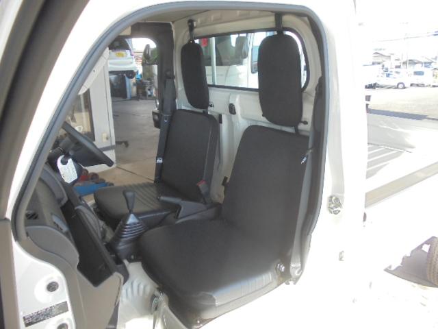 ハイゼットトラック スタンダード 2WD フロア5速ミッション 衝突被害軽減ブレーキ エアコンパワステ エア-バッグ ABS オートライト パーキングセンサー FMAMラジオ 新車保証書・取説 室内ルームクリーニング済(5枚目)