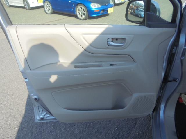 N-WGN C 純正ナビTV 衝突被害軽減ブレーキ付き 横滑り防止機能 ETC 純正キーレス オートエアコン 電動格納ドアミラー サイドバイザー・フロアマット 新車保証書・カーナビ取説 室内ルームクリーニング済(4枚目)