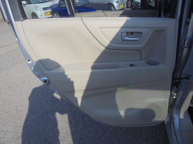 N-WGN C 純正ナビTV 衝突被害軽減ブレーキ付き 横滑り防止機能 ETC 純正キーレス オートエアコン 電動格納ドアミラー サイドバイザー・フロアマット 新車保証書・カーナビ取説 室内ルームクリーニング済(8枚目)