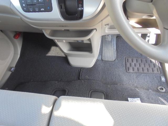 N-WGN C 純正ナビTV 衝突被害軽減ブレーキ付き 横滑り防止機能 ETC 純正キーレス オートエアコン 電動格納ドアミラー サイドバイザー・フロアマット 新車保証書・カーナビ取説 室内ルームクリーニング済(23枚目)