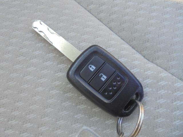 N-WGN C 純正ナビTV 衝突被害軽減ブレーキ付き 横滑り防止機能 ETC 純正キーレス オートエアコン 電動格納ドアミラー サイドバイザー・フロアマット 新車保証書・カーナビ取説 室内ルームクリーニング済(49枚目)