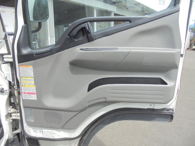 キャンター 　インパネオートマ　エアコン　パワステ　パワーウインドウ　衝突被害軽減ブレーキ　車線逸脱警報装置　横滑り防止機能　ＥＴＣ　外ナビ（ラジオ／ＣＤ／ＤＶＤブルートゥース）　長さ７６３幅２１８高さ２３７ｃｍ（18枚目）