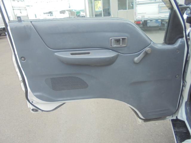 バネットトラック 　ディーゼル　５速ミッション　エアコン　パワステ　エアーバッグ　サイドバイザー　ＤＰＦ車　取説　タイミングベルト交換要　室内ルームクリーニング済　長さ４６０幅１６９高さ１８８ｃｍ（4枚目）