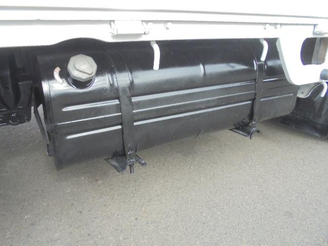 バネットトラック 　ディーゼル　５速ミッション　エアコン　パワステ　エアーバッグ　サイドバイザー　ＤＰＦ車　取説　タイミングベルト交換要　室内ルームクリーニング済　長さ４６０幅１６９高さ１８８ｃｍ（30枚目）