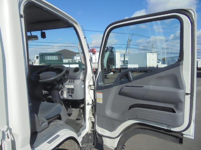 キャンター 　三菱ふそうキャンター２．０ｔ平ボディ４ＷＤ　インパネオートマ　純正キーレス　ＥＴＣ　前方ドライブレコーダー　エアコン　パワステ　パワーウインドウ　エアーバッグ　ＤＰＦ車　長さ４６９幅１６９高１９９ｃｍ（13枚目）