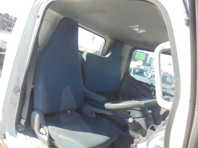 キャンター 　三菱ふそうキャンター２．０ｔ平ボディ４ＷＤ　インパネオートマ　純正キーレス　ＥＴＣ　前方ドライブレコーダー　エアコン　パワステ　パワーウインドウ　エアーバッグ　ＤＰＦ車　長さ４６９幅１６９高１９９ｃｍ（16枚目）