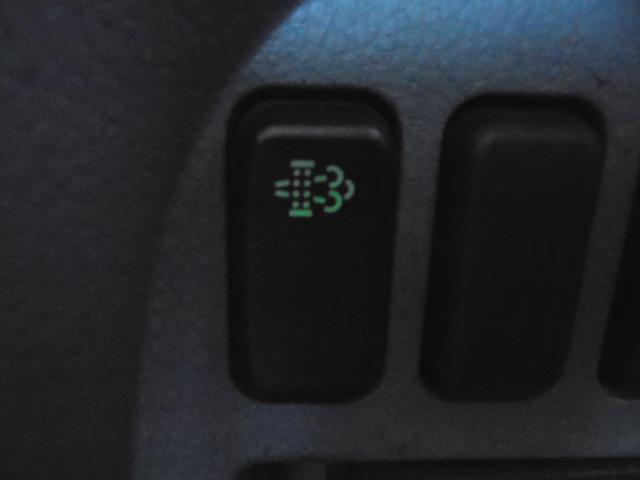 キャンター 　三菱ふそうキャンター２．０ｔ平ボディ４ＷＤ　インパネオートマ　純正キーレス　ＥＴＣ　前方ドライブレコーダー　エアコン　パワステ　パワーウインドウ　エアーバッグ　ＤＰＦ車　長さ４６９幅１６９高１９９ｃｍ（23枚目）