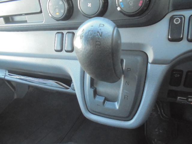 キャンター 　三菱ふそうキャンター２．０ｔ平ボディ４ＷＤ　インパネオートマ　純正キーレス　ＥＴＣ　前方ドライブレコーダー　エアコン　パワステ　パワーウインドウ　エアーバッグ　ＤＰＦ車　長さ４６９幅１６９高１９９ｃｍ（28枚目）