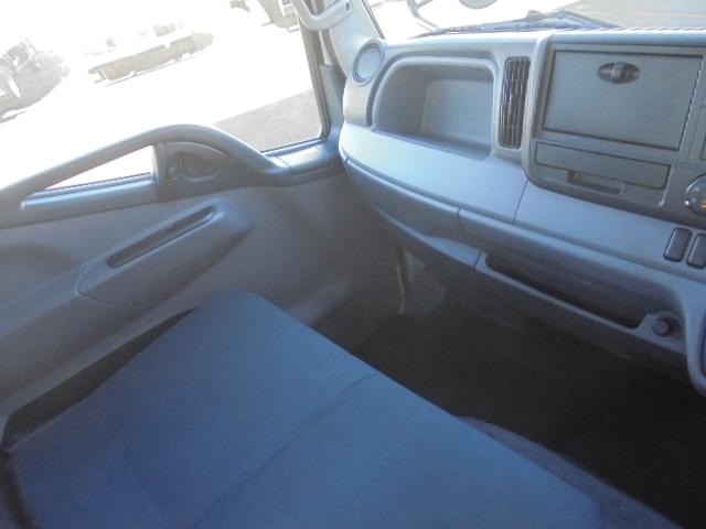 キャンター 　三菱ふそうキャンター２．０ｔ平ボディ４ＷＤ　インパネオートマ　純正キーレス　ＥＴＣ　前方ドライブレコーダー　エアコン　パワステ　パワーウインドウ　エアーバッグ　ＤＰＦ車　長さ４６９幅１６９高１９９ｃｍ（30枚目）