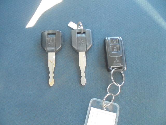 キャンター 　三菱ふそうキャンター２．０ｔ平ボディ４ＷＤ　インパネオートマ　純正キーレス　ＥＴＣ　前方ドライブレコーダー　エアコン　パワステ　パワーウインドウ　エアーバッグ　ＤＰＦ車　長さ４６９幅１６９高１９９ｃｍ（31枚目）