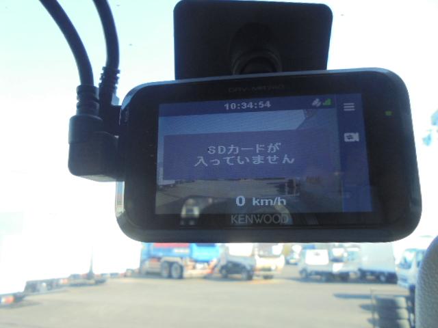 エルフトラック Ｗキャブフラットロー　フロア５速ミッション　エアコン　パワステ　前席パワーウインドウ　エアーバッグ　ＥＴＣ　前後ドライブレコーダー　ＤＰＤ車　取説　荷台鉄板張り　室内ルームクリーニング　長さ４６９幅１６９高さ１９８ｃｍ（32枚目）