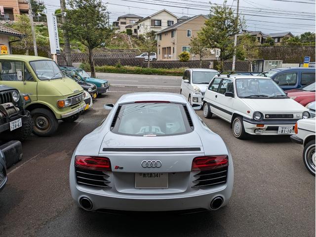 Ｒ８ ４．２ＦＳＩクワトロ　４．２ＦＳＩクワトロ　　左ハンドル　車検令和８年４月まで（11枚目）