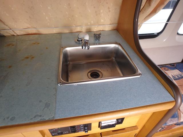 ハイエースバン ロングDX キャンピング 前後ドライブレコーダー ETC ナビ バックカメラ キーレス サイドオーニング 100V 冷蔵庫 天吊13インチTV ソファベッド(36枚目)