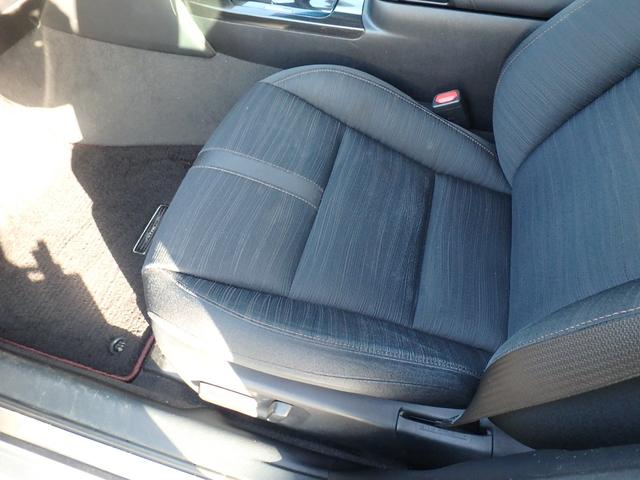 クラウンハイブリッド アスリートＳ　ブラックスタイル　ＥＴＣ　ナビ　クルーズコントロール　スマートキー　プッシュスタート　パワーシート　ＨＩＤヘッドライト　オートライト　オートエアコン　サイドＷエアバック　電動格納ミラー（18枚目）