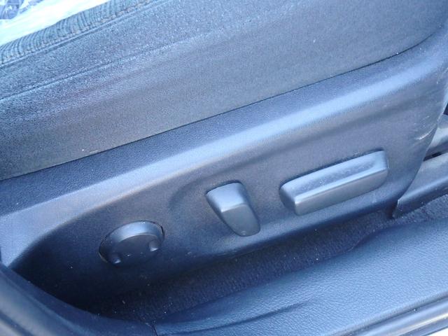 クラウンハイブリッド アスリートＳ　ブラックスタイル　ＥＴＣ　ナビ　クルーズコントロール　スマートキー　プッシュスタート　パワーシート　ＨＩＤヘッドライト　オートライト　オートエアコン　サイドＷエアバック　電動格納ミラー（32枚目）