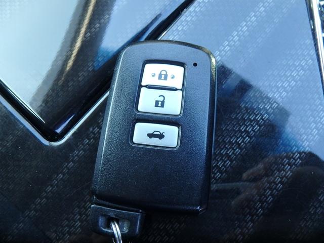 クラウンハイブリッド アスリートＳ　ブラックスタイル　ＥＴＣ　ナビ　クルーズコントロール　スマートキー　プッシュスタート　パワーシート　ＨＩＤヘッドライト　オートライト　オートエアコン　サイドＷエアバック　電動格納ミラー（53枚目）