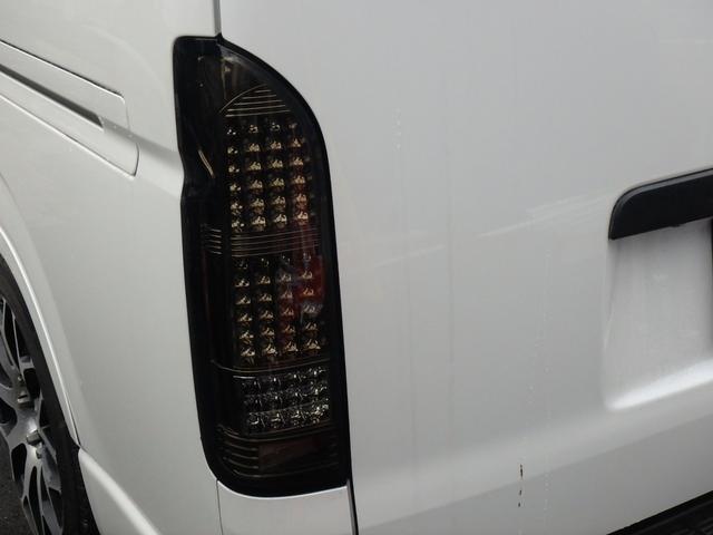 ハイエースバン スーパーＧＬ　ＥＴＣ　ローダウン　ナビ　ＬＥＤヘッドライト　バックカメラ　キーレス　フリップダウンモニター　オートライト　オートエアコン　Ｗエアバック　電動格納ミラー（16枚目）