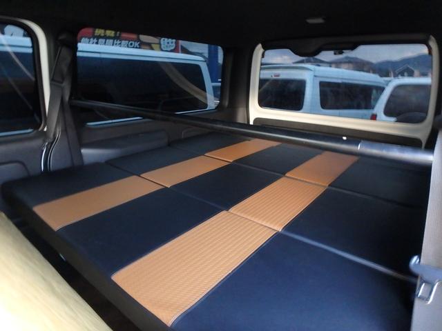 ハイエースバン スーパーＧＬ　ダークプライムＩＩ　前後ドライブレコーダー　ＥＴＣ　全方位カメラ　ベッドキット　ナビ　ＬＥＤヘッドライト　ブレーキサポート　レーンサポート　ソナー　両側電動スライドドア　オートマチックハイビーム　電動格納ミラー（26枚目）