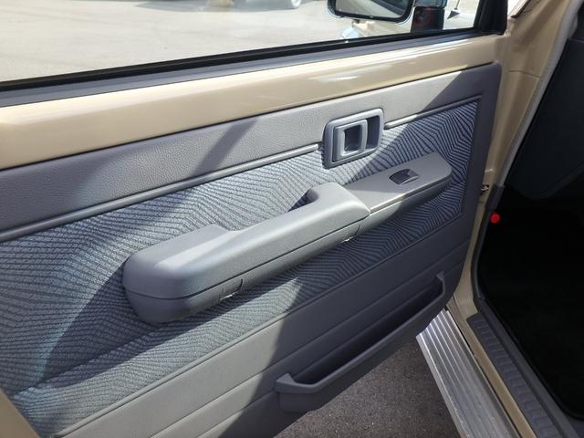 ランドクルーザー70 バン 30thアニバーサリー 4WD 5MT 前後ドライブレコーダー ETC2.0 ナビ バックカメラ キーレス シートカバー エアコン パワステ パワーウィンドウ Wエアバッグ(17枚目)