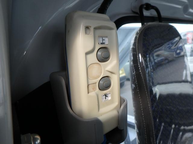 アクティトラック 　ダンプ　５ＭＴ　４ＷＤ　エアコン　パワステ　ラジオ（24枚目）