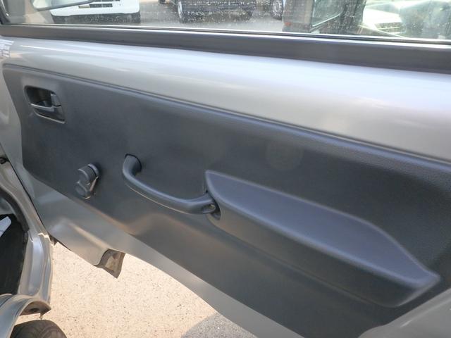 NT100クリッパートラック DX 5MT 4WD ラジオ オートライト Wエアバッグ(18枚目)