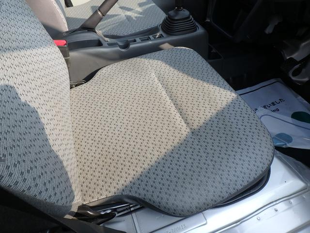 NT100クリッパートラック DX 5MT 4WD ラジオ オートライト Wエアバッグ(22枚目)