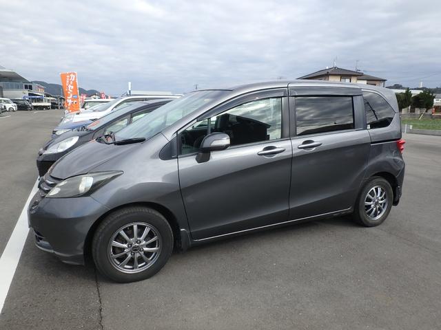 フリード Ｇ　ジャストセレクション　ＥＴＣ　ナビ　バックカメラ　キーレス　左側電動スライドドア　オートライト　オートエアコン　Ｗエアバッグ　電動格納ミラー（10枚目）