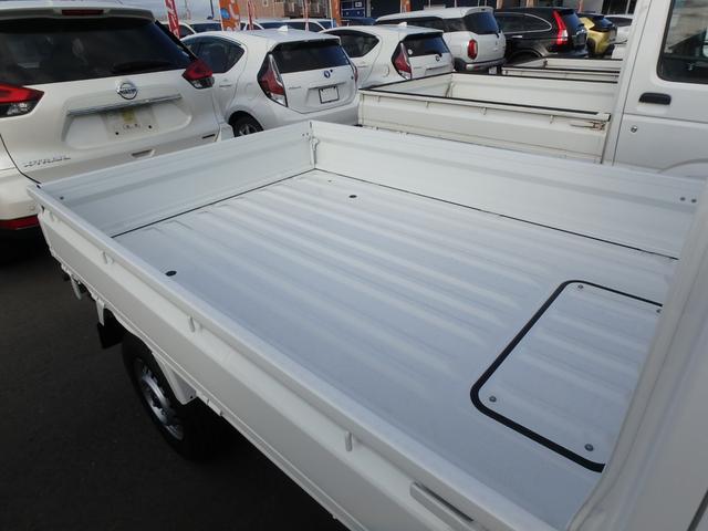 クリッパートラック ＤＸ　届出済未使用車　４ＷＤ　ＦＭオーディオ　キーレス　アイドリングストップ　ソナー　オートライト　Ｗエアバッグ（8枚目）