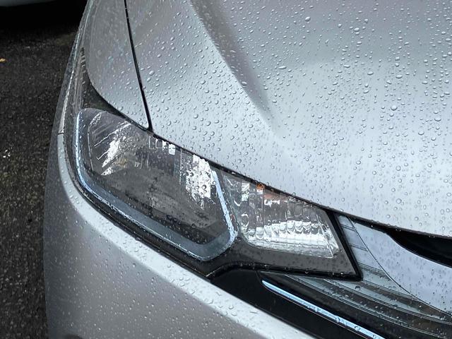 フィットハイブリッド ベースグレード　ハイブリッド　ナビ　ＴＶ　スマートキー　電動格納ミラー　ＡＴ　盗難防止システム　衝突安全ボディ　ＣＤ　ＤＶＤ再生　ＵＳＢ　ミュージックプレイヤー接続可　Ｂｌｕｅｔｏｏｔｈ　ＡＢＳ　ＥＳＣ　エアコン（16枚目）