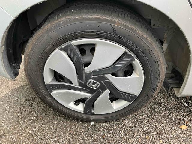 フィットハイブリッド ベースグレード　ハイブリッド　ナビ　ＴＶ　スマートキー　電動格納ミラー　ＡＴ　盗難防止システム　衝突安全ボディ　ＣＤ　ＤＶＤ再生　ＵＳＢ　ミュージックプレイヤー接続可　Ｂｌｕｅｔｏｏｔｈ　ＡＢＳ　ＥＳＣ　エアコン（20枚目）