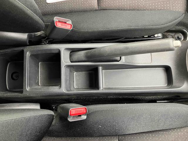 フィットハイブリッド ベースグレード　ハイブリッド　ナビ　ＴＶ　スマートキー　電動格納ミラー　ＡＴ　盗難防止システム　衝突安全ボディ　ＣＤ　ＤＶＤ再生　ＵＳＢ　ミュージックプレイヤー接続可　Ｂｌｕｅｔｏｏｔｈ　ＡＢＳ　ＥＳＣ　エアコン（36枚目）