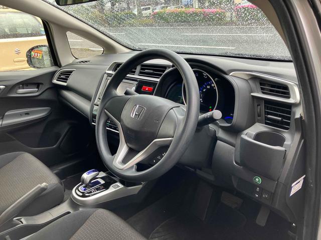 フィットハイブリッド ベースグレード　ハイブリッド　ナビ　ＴＶ　スマートキー　電動格納ミラー　ＡＴ　盗難防止システム　衝突安全ボディ　ＣＤ　ＤＶＤ再生　ＵＳＢ　ミュージックプレイヤー接続可　Ｂｌｕｅｔｏｏｔｈ　ＡＢＳ　ＥＳＣ　エアコン（48枚目）