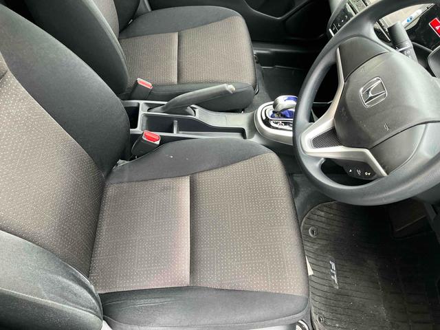 フィットハイブリッド ベースグレード　ハイブリッド　ナビ　ＴＶ　スマートキー　電動格納ミラー　ＡＴ　盗難防止システム　衝突安全ボディ　ＣＤ　ＤＶＤ再生　ＵＳＢ　ミュージックプレイヤー接続可　Ｂｌｕｅｔｏｏｔｈ　ＡＢＳ　ＥＳＣ　エアコン（51枚目）