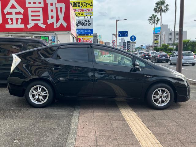 プリウス Ｓ　ＥＴＣ　ナビ　ＴＶ　アルミホイール　オートライト　ＨＩＤ　ＣＶＴ　スマートキー　電動格納ミラー　盗難防止システム　ＣＤ　ＤＶＤ再生　ＵＳＢ　ミュージックプレイヤー接続可　Ｂｌｕｅｔｏｏｔｈ（15枚目）