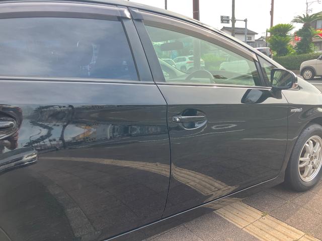 プリウス Ｓ　ＥＴＣ　ナビ　ＴＶ　アルミホイール　オートライト　ＨＩＤ　ＣＶＴ　スマートキー　電動格納ミラー　盗難防止システム　ＣＤ　ＤＶＤ再生　ＵＳＢ　ミュージックプレイヤー接続可　Ｂｌｕｅｔｏｏｔｈ（22枚目）