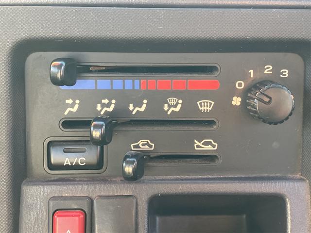 サンバートラック 軽トラ 4WD MT エアコン 運転席エアバッグ 三方開 ヘッドライトレベライザー(33枚目)