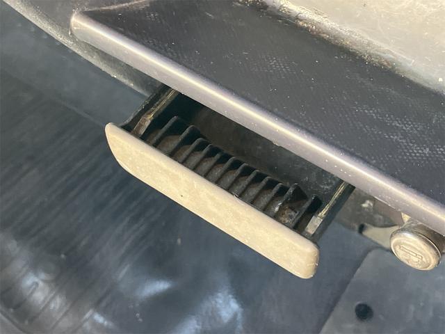 サンバートラック 軽トラ 4WD MT エアコン 運転席エアバッグ 三方開 ヘッドライトレベライザー(38枚目)