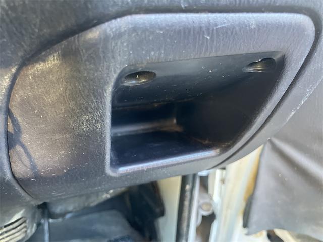 サンバートラック 軽トラ 4WD MT エアコン 運転席エアバッグ 三方開 ヘッドライトレベライザー(55枚目)