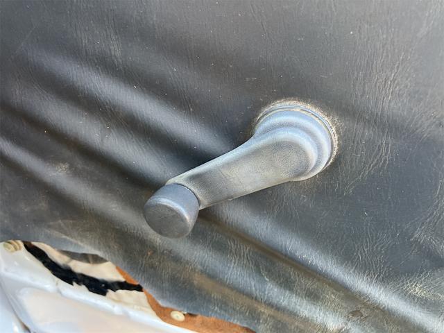 サンバートラック 軽トラ 4WD MT エアコン 運転席エアバッグ 三方開 ヘッドライトレベライザー(56枚目)