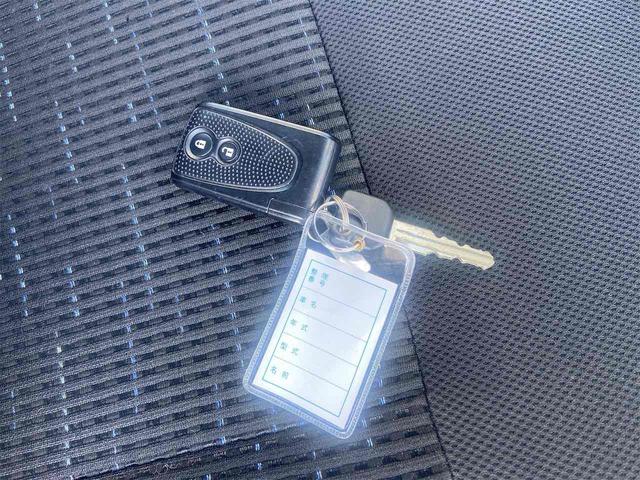 ステラ カスタムＲ　ナビ　ＴＶ　ＨＩＤ　ＬＥＤヘッドランプ　スマートキー　アイドリングストップ　電動格納ミラー　ベンチシート　ＣＶＴ　盗難防止システム　ＡＢＳ　アルミホイール　衝突安全ボディ　エアコン　パワーステアリング（9枚目）