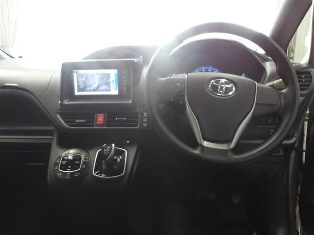 ノア ハイブリッドＸ　リアエアコン　スマートキー＆プッシュスタート　盗難防止システム　ワンオーナー車　ＬＥＤランプ　キーフリー　パワステ　エアバック　ＤＶＤ再生　ＥＴＣ車載器　オートエアコン　メモリ－ナビ　ＡＷ　３列シート（4枚目）