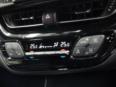 車内の温度管理に便利なオートエアコン☆ 7