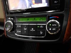 車内の温度管理に便利なオートエアコン☆ 7