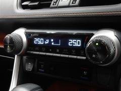 車内の温度管理に便利なオートエアコン☆ 7