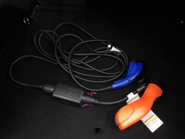 ＲＡＶ４　ＰＨＶ Ｇ　Ｚ　１オーナー　衝突軽減装置　ＬＥＤ　パノラマルーフ　パワーシート　ドライブレコーダー　キーレス　メモリナビ　フルセグＴＶ　オートクルーズコントロール　ＥＴＣ　盗難防止装置　４ＷＤ　スマートキー　ＡＷ（17枚目）